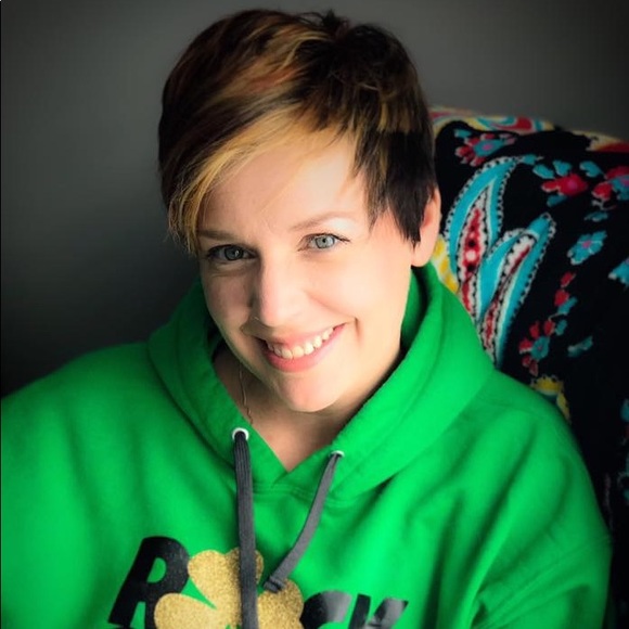 Meet your Posher, Laura - Picture 1 of 1